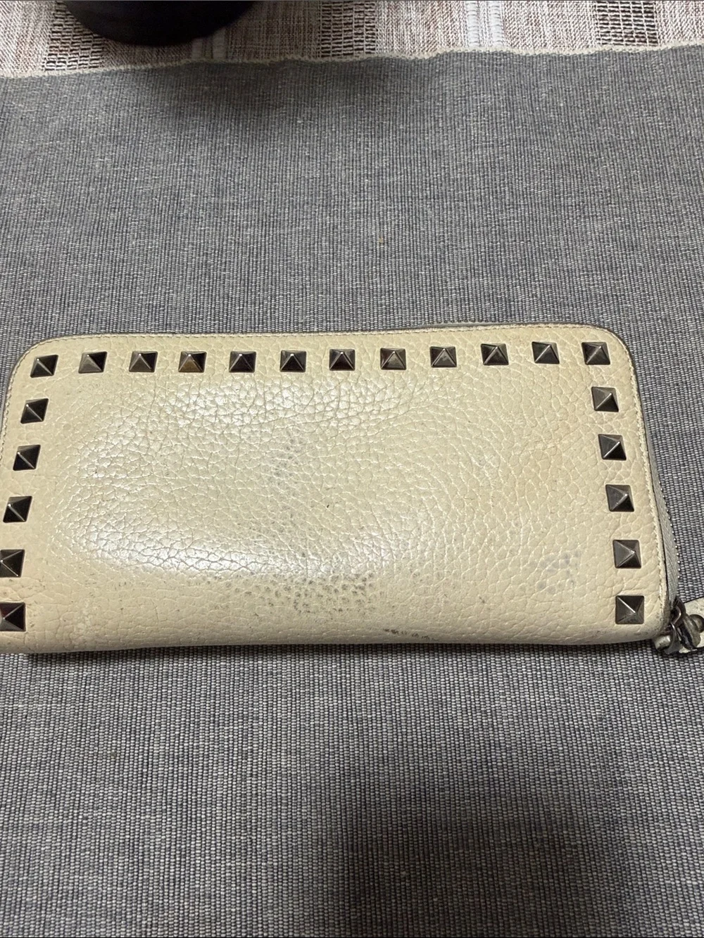 AUTHENTIC Valentino Garavani Cream Pebbled Leather Zip Wallet with Stud Accents